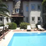 Hotel Pera *