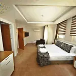 Pera * Göcek