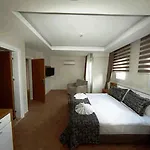Pera *