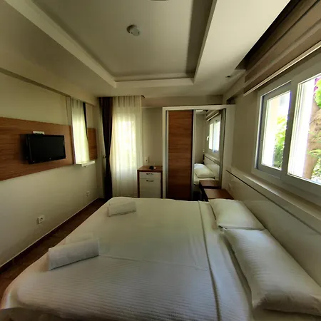 Pera Hotel *